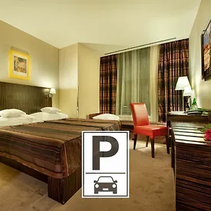 Ea Crystal Palace Otel
